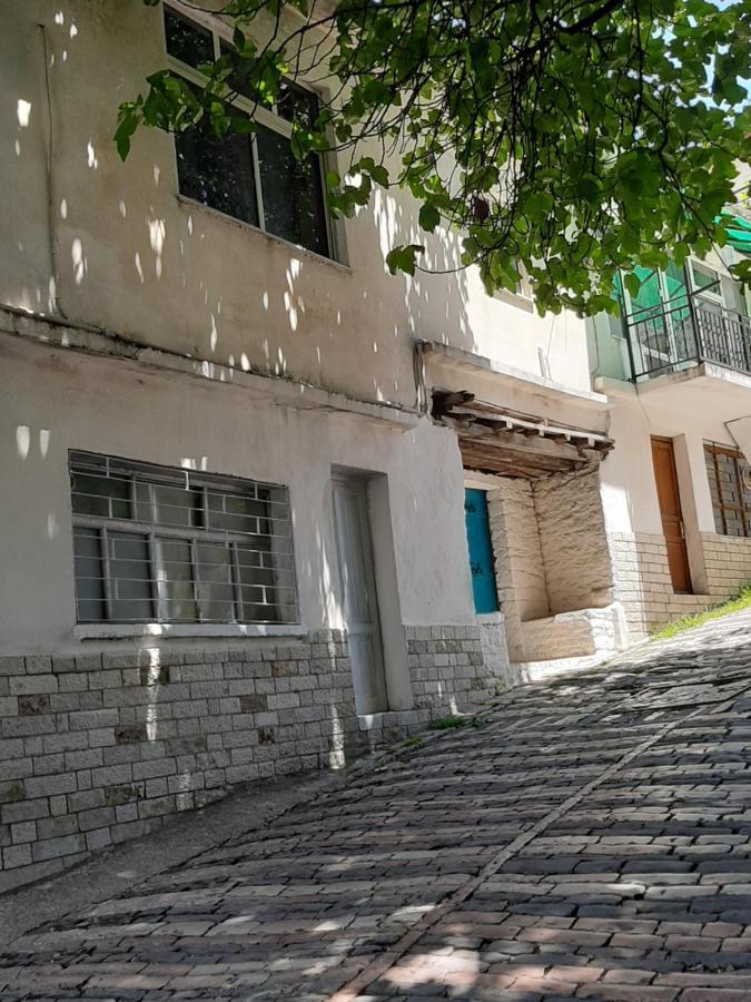 Vrenjo Guesthouse Gjirokaster Exterior photo